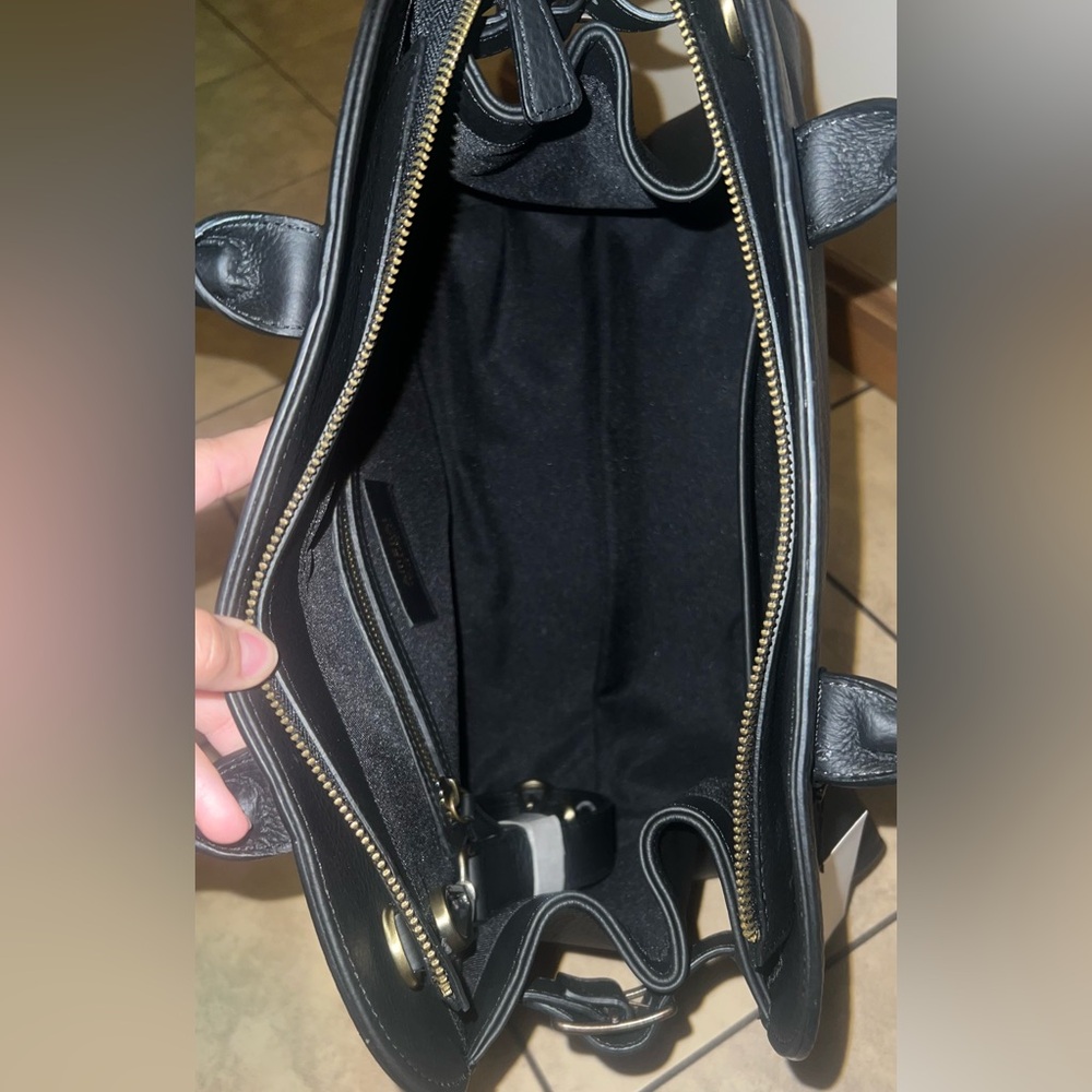 Elegant Black Tote Bag - Picture 5 of 10